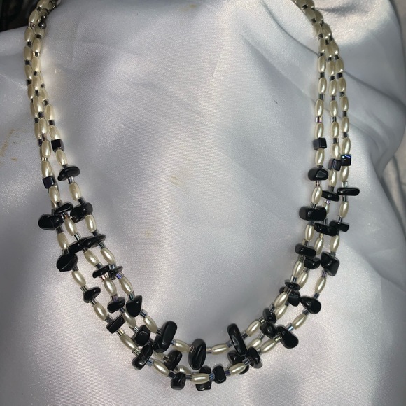 3 strands onyx and rice pearls necklace. - Picture 4 of 15